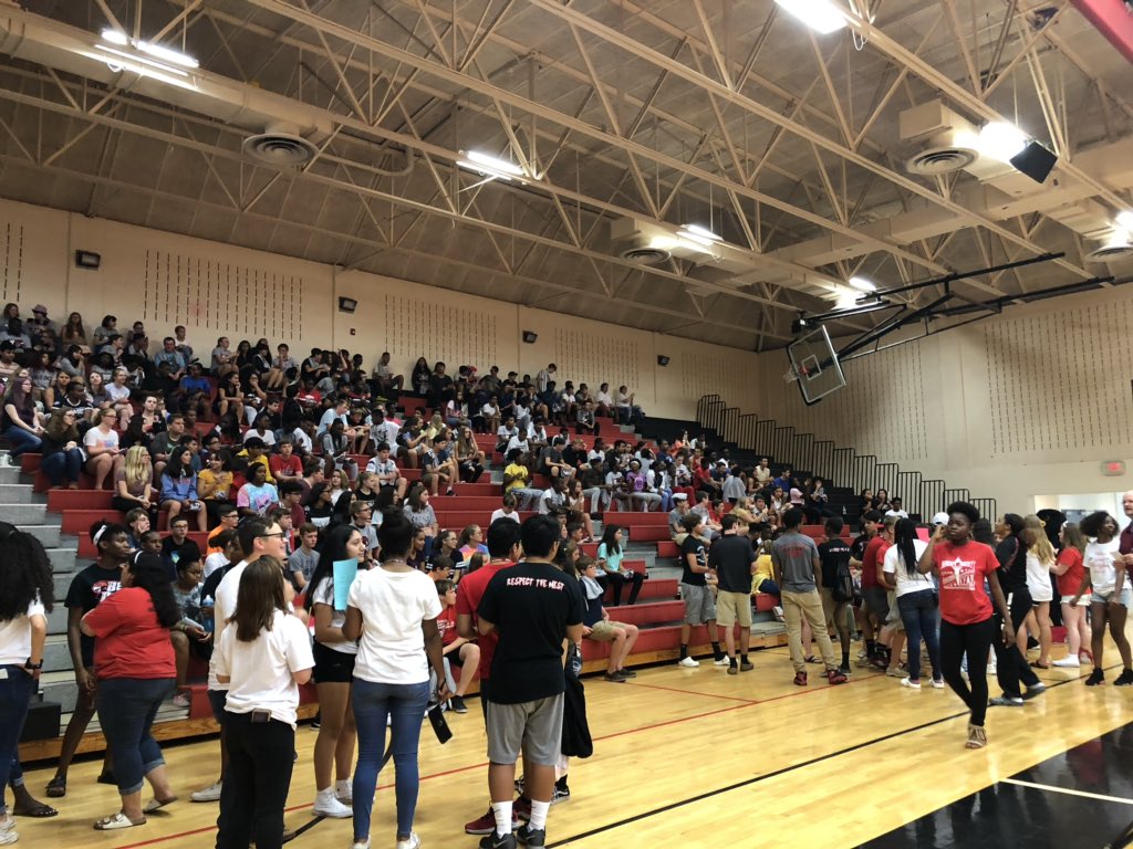 DesaStoneEdS's tweet photo. Our BPHS Class of 2023 is officially in The Nest!! ❤️✈️🖤 #BPHSFlight #AsOne #BacktoSCPS19 @brooke_point @PointBrooke @BPHSFlight @SCPSchools https://t.co/CuLUHlibOT