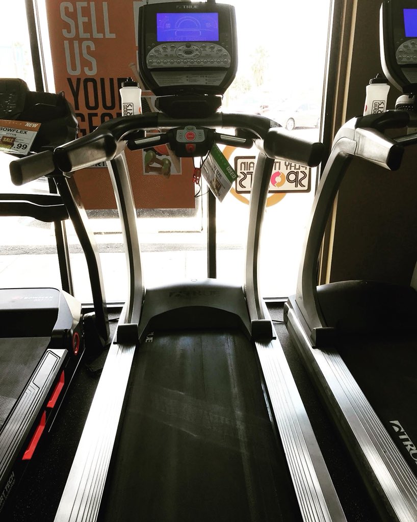 PlayitagainLC's tweet image. 🚨Treadmill Tuesday🚨
•
Did you know we carry GYM quality treadmills?! We do! For unbeatable prices too! 
•
TRUE CS550 || Gently Used in great condition for only $699
•
Layaway Available! Visit 1021 E Amador Ave for more info. #playitagainsportslc #purelascruces