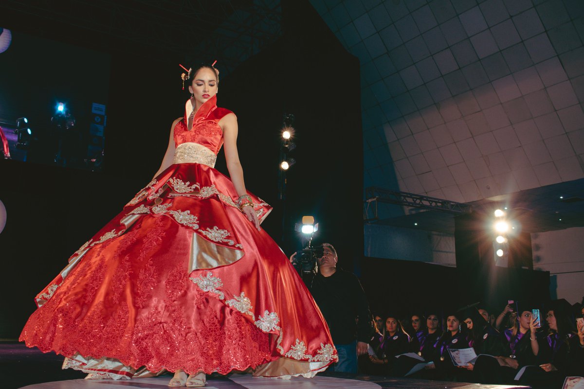 imodabell's tweet photo. #GraduacionesModabell | Fantasia China <3

Muy orgullosos y felices por nuestra última graduación de Diseño de Modas y Cosmetología de las Carreras Técnicas de 18 meses.

¡Les deseamos muchos éxitos!

Modabell, formando empresarios exitosos.

#Modabell #Graduación https://t.co/RDcLAGDeuC