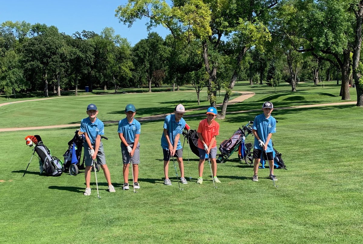 5 lefties in the same group? Don’t see that everyday.  #hockeyculture   ⁦@PGAjrLeague⁩