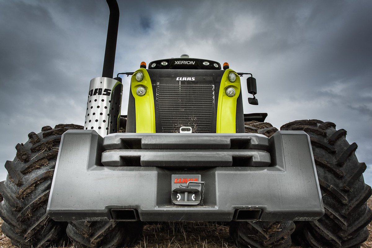 CLAASHC's tweet photo. For when size matters - CLAAS XERION.

#sizeiseverything #CLAASXERION #tractors https://t.co/foIxAd5Dh1