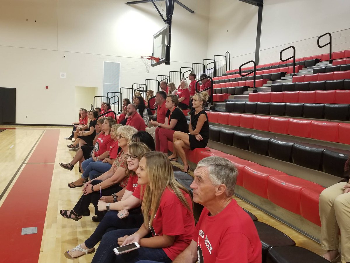 Teachers and students are excited for the 3rd, 4th, and 5th grade orientation! #WelcomeBars