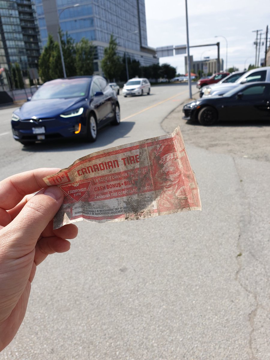 matt604's tweet photo. Nothing like the feeling of finding money in the street. #canadathings #balling https://t.co/GXBuWpYna5