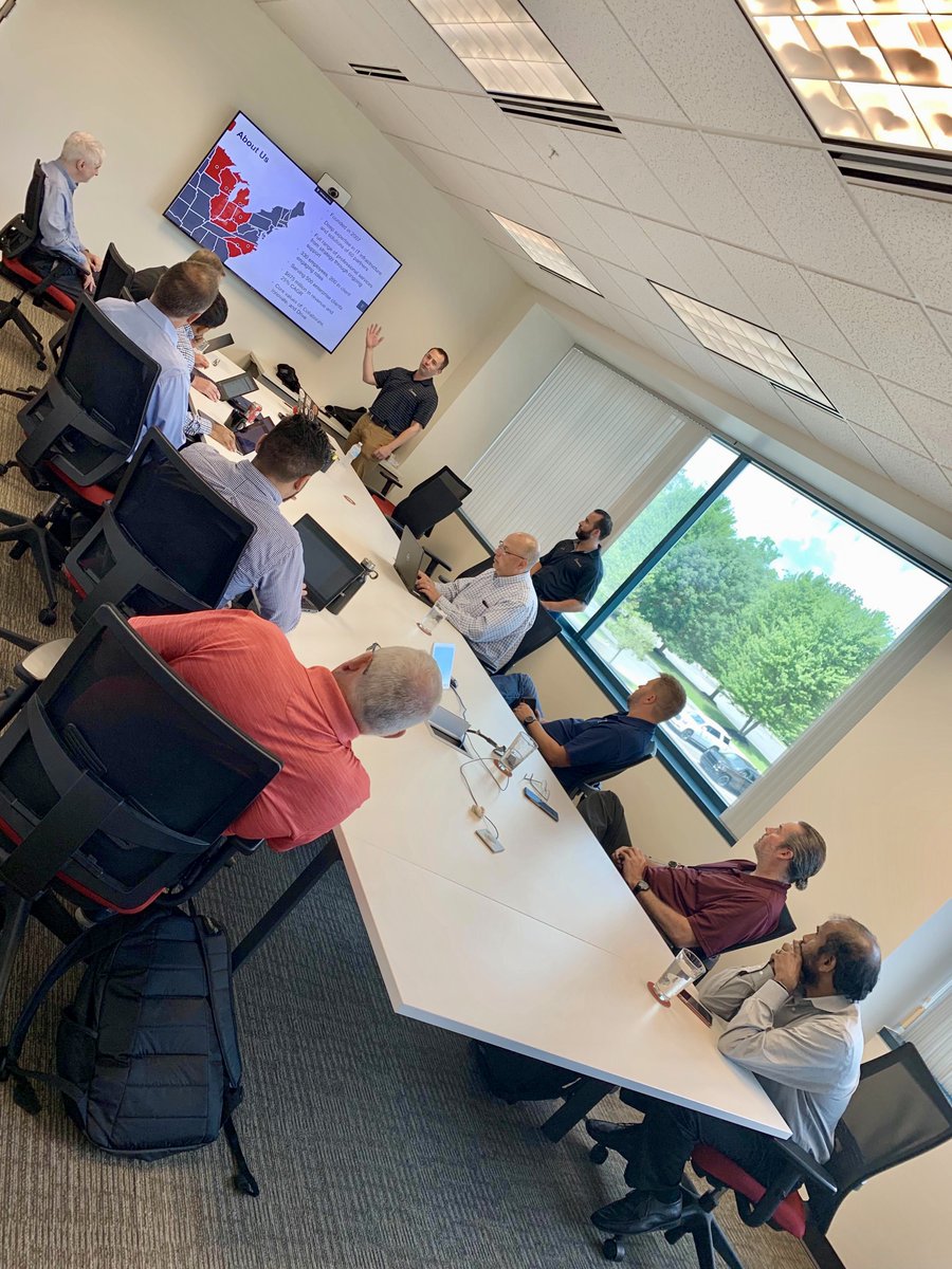 Ahead's tweet photo. Wrapping up our exclusive workshop on @Cisco #HyperFlex HX 4.0. Our SME @VirtuallyDougE presented the features to enhance your current storage infrastructure.

Shoutout to our local MI office for hosting! https://t.co/hgY9s3CHF5