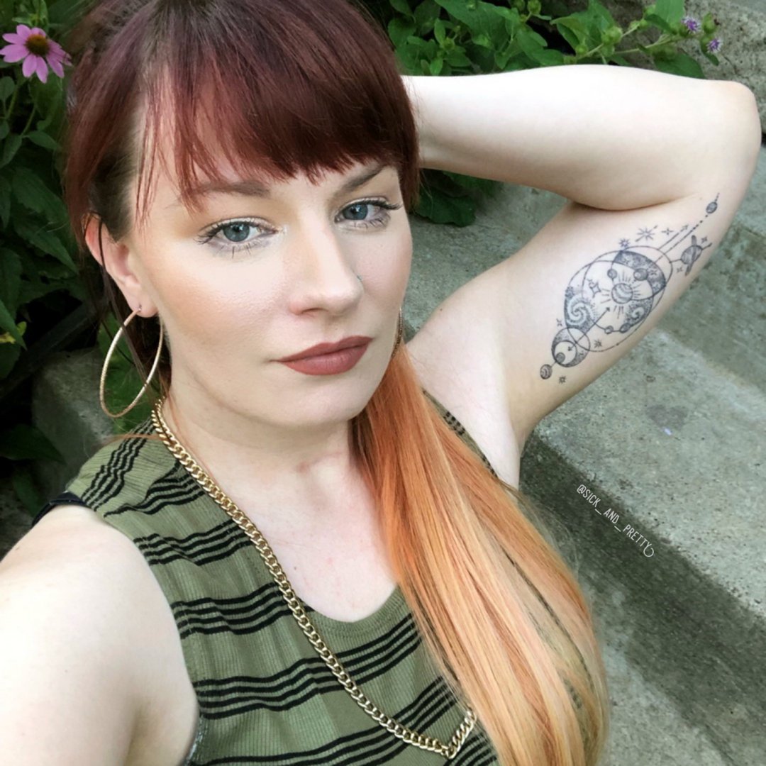 HeatherHello's tweet image. Channeling my early 2000s vibes #flygirl #thebiggerthehoop #summermakeup #easymakeup  #WinningStreak