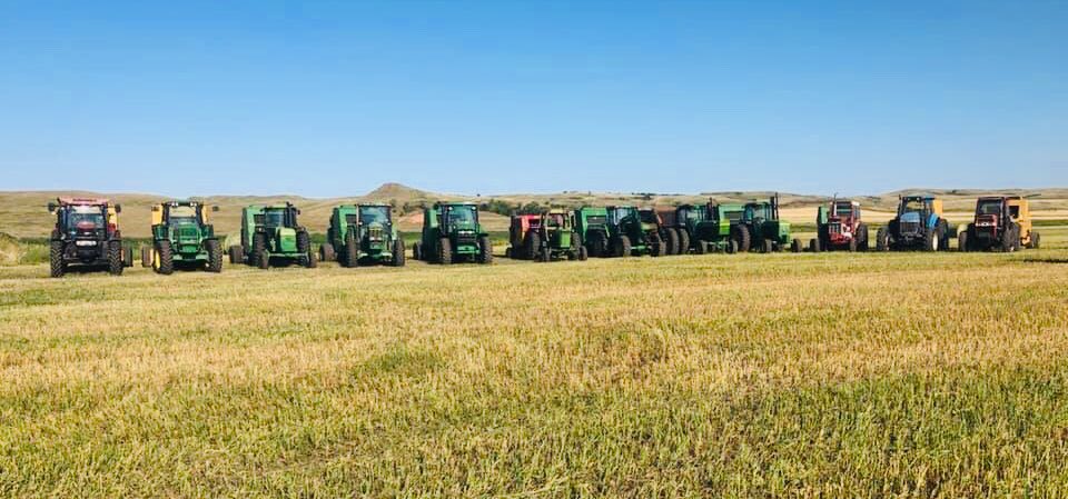 schrieferranch's tweet image. Ya’lls prayers are working! Our neighbors boy Evan is a living miracle. Doctors are in shock and awe. Keep praying for his recovery! Today 12 neighbors got together and baled up around 400 acres of hay for them in little to no time. It was a sight to see! #GodIsGood #PrayForEvan