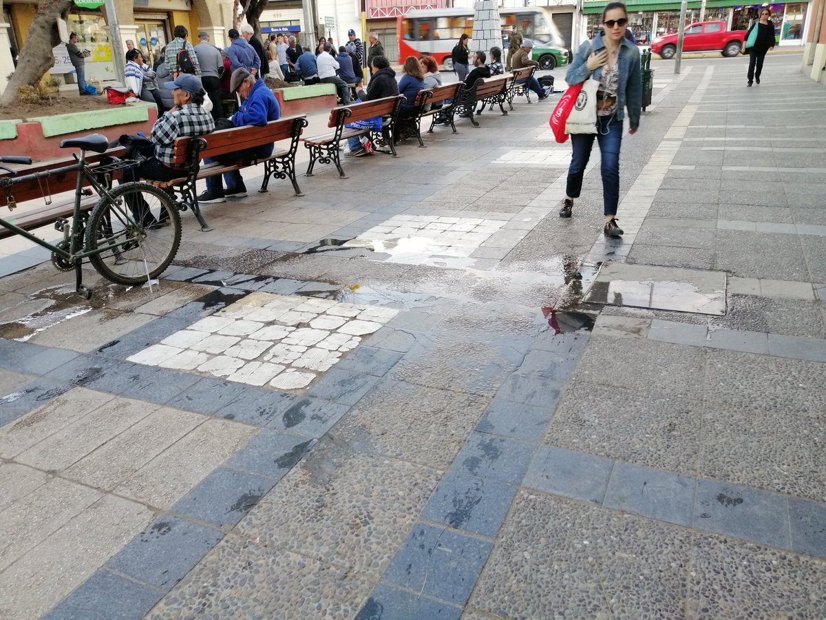 jenny_fash's tweet photo. @esval_chile paseo la torre @Munivillalemana olor a desagüe, insoportable...
Ojalá solucionen el problema lo antes posible https://t.co/UME9uNgied