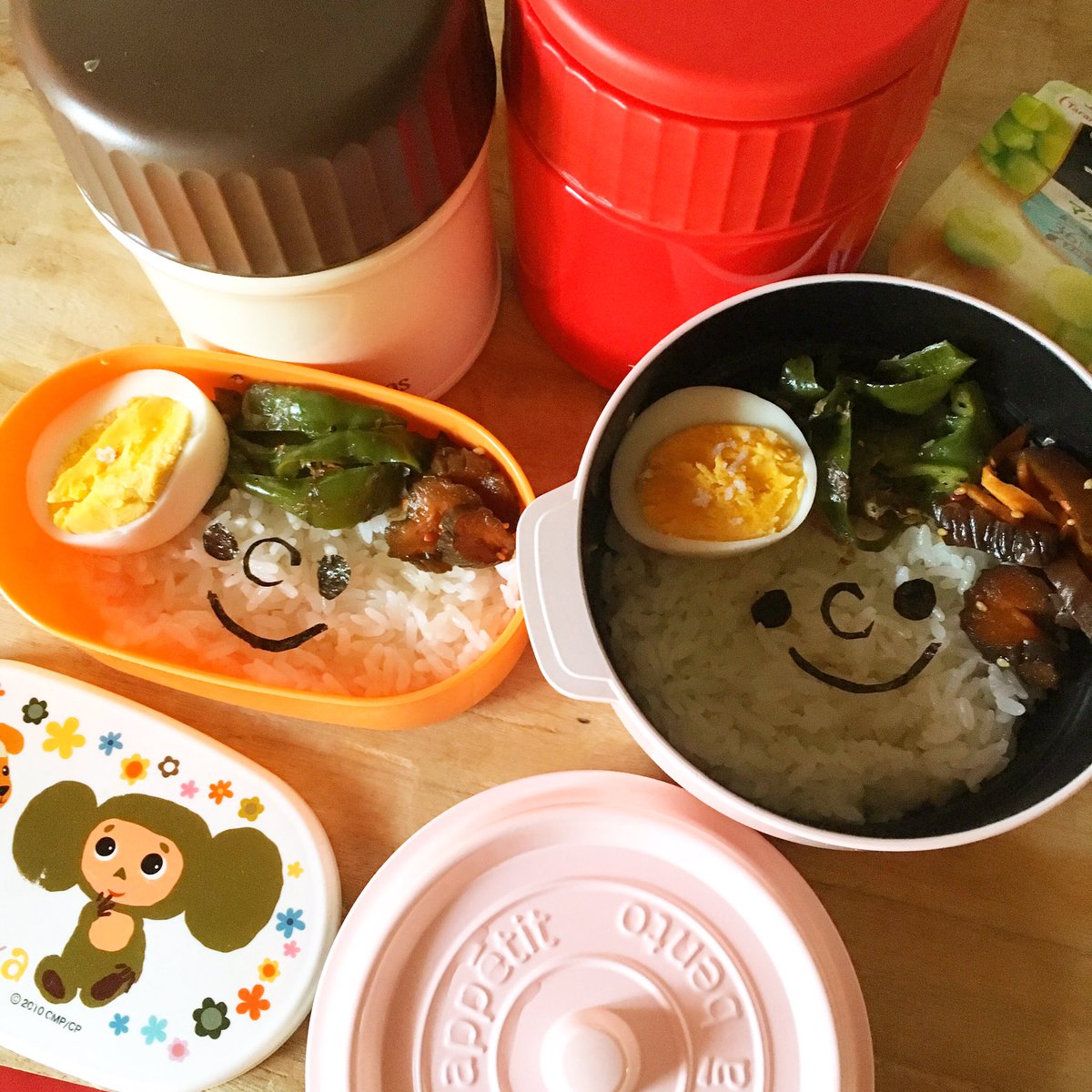 Garage Yokoyama 今日は姉妹弁当 普通のカレー弁当 次女もカレーのお弁当が食べたい と熱望したので慌てて保温出来るのを入手した それを見て長女は リラックマの色みたいなところが彼女っぽい と面白い見方をしてきた Meme弁 お弁当 娘弁当