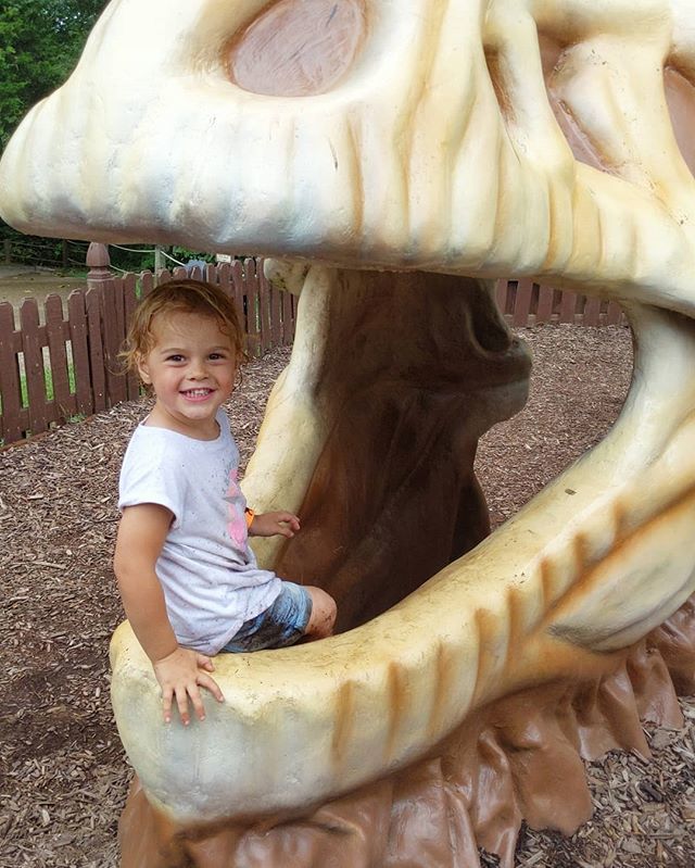 Aeliyra's tweet photo. All smiles and clothes are covered in mud.  I think I can officially call this another successful day.  Love that we stumbled upon Dinosaur World when leaving the Mammoth Caves.

#letthemgetdirty #dinosaurworld #cavecity #mammothcave #momlife #girlscanli… https://t.co/GUZSzOAstt https://t.co/w9gtaVpW3f