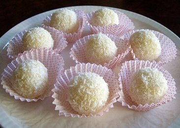 DycMakeup's tweet photo. Bolitas de coco https://t.co/j9t8p7zXxt