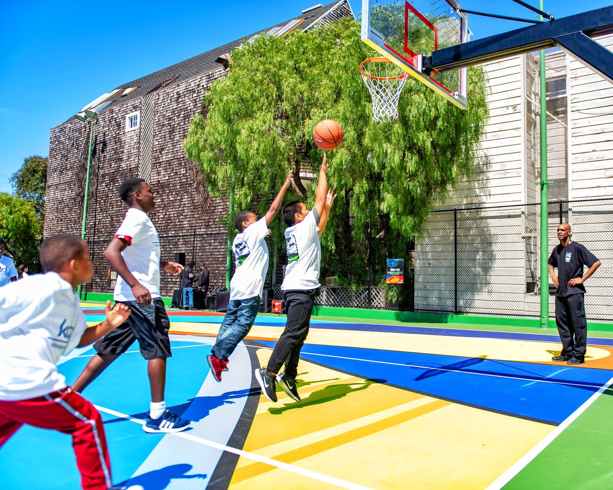 35Ventures's tweet photo. #KDCF celebrates the completion of its 20th #BuildItAndTheyWillBall court renovation project at Hayes Valley Playground in San Francisco, CA. ⁣
⁣
Special thanks to @jgebbia for his support &amp; leadership. ⁣
⁣

Court 🎨 by @apexer 
⁣
Drone 📸 by ‘something new’ from @SkydioHQ https://t.co/17TzDnGFwR