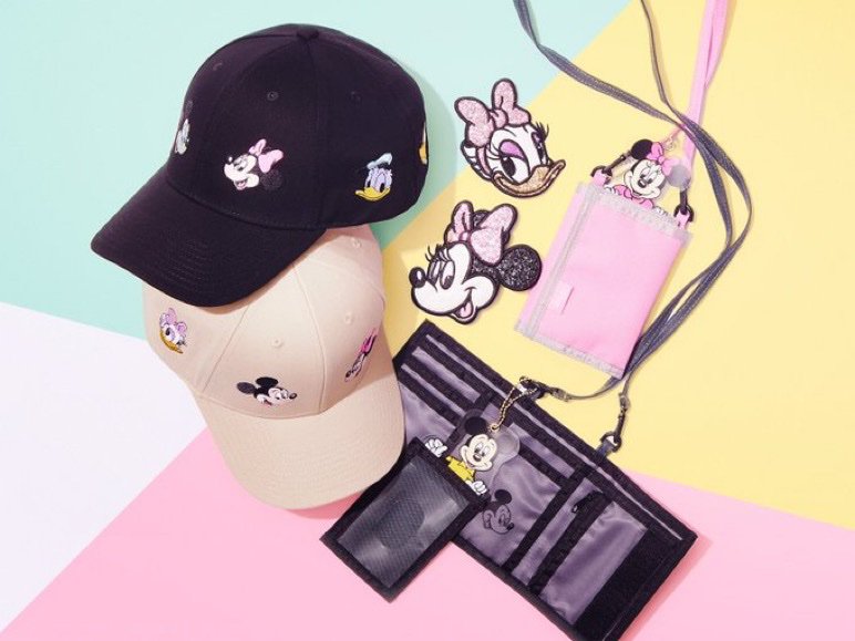 ショップディズニー Twitterissa さりげないおそろい感を演出 ミッキー フレンズデザインのファッションアイテムが新登場 遊園地やテーマパーク ピクニックなど楽しいシーンにピッタリのデザイン 財布にバッグ ヘアアクセサリーなど 特別なおでかけコーデ ショップディズニー Twitterissa さりげないおそろい感を演出 ミッキー フレンズデザインのファッションアイテムが新登場 遊園地やテーマパーク ピクニックなど楽しいシーンにピッタリのデザイン 財布にバッグ ヘアアクセサリーなど 特別なおでかけコーデ