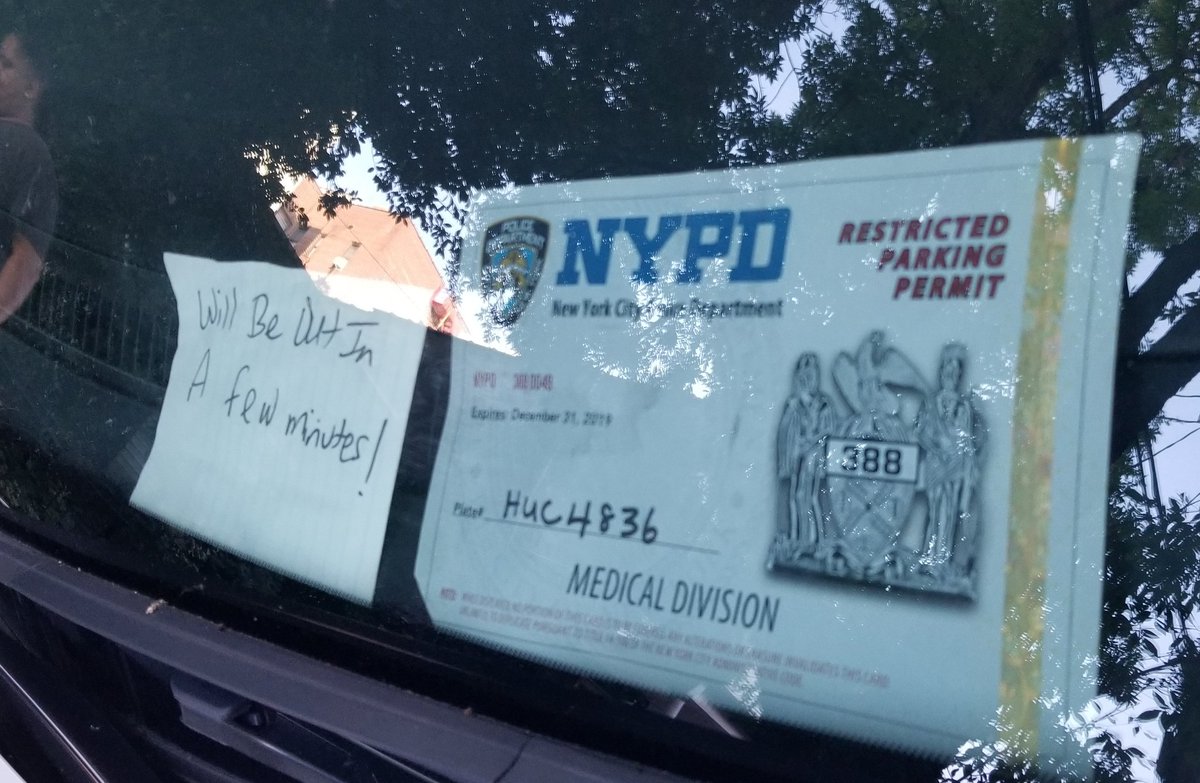 Strike #11...Under  @BilldeBlasio, a  #placardperp with an expired  @nysdmv registration and safety inspection parked too close to the fire hydrant just can't strike out. #placardcorruption