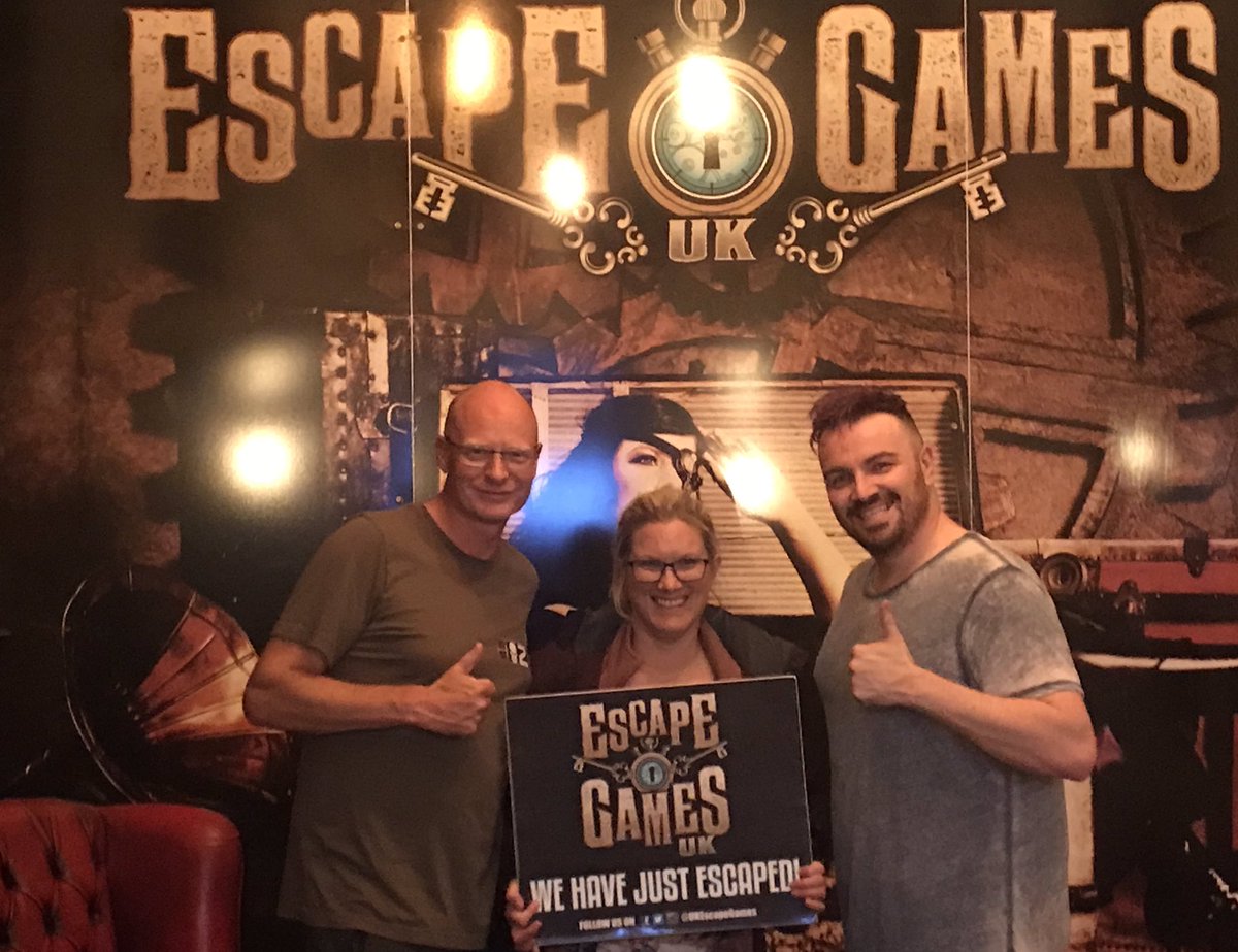 Tonight @SP_Collis from <a href="/UseTheDoorstop/">UseTheDoorstop</a> joined two friends for their 1st #EscapeRoom <a href="/UKEscapeGames/">UK Escape Games</a> Melton Mowbray #TheFireSearchandRescue - 8 mins left!🔥

A large room - and a lot of puzzles for 60 minutes but great humour and use of props 🤪

#UseTheDoorStop #FastandCurious
