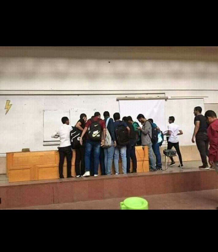 RaghdaElsaeed's tweet photo. اكتر ناس بكرهم في الدفعه😂💔 https://t.co/xbg8VH0fJK