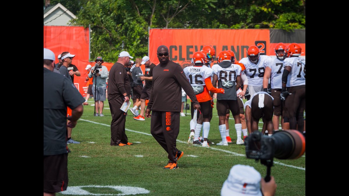 j19writes's tweet photo. BrotherAdam Henry Wide Receivers Coach  #Clevelandbrowns #Browns #BrownsCamp #NFL #NFLTrainingCamp #NFLCoach #LEADKappa #Klave19 #KappaConclave #KAPsi #KappaMan #Kappa #Nupes #nupesdoitbetter #NupeNation #kappaalphapsi #nupelife #Klave2019 #KlassAct #KAPsi1911 #yonupes #Nupe https://t.co/vOzfubDLo6