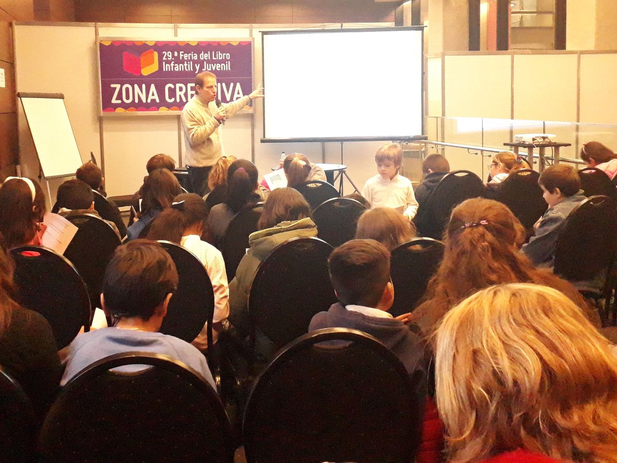 HumorTaskar's tweet image. TALLER DE HUMOR PARA CHICOS en la FERIA DEL LIBRO INFANTIL 2019. A sala llena. Como todos los años, una experiencia enriquecedora. @EdColihue @ferialibroinf @ferialibro