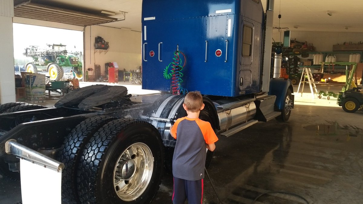 JonathanWoerlen's tweet photo. New pressure washer lad in training.
He finds it fun .
See how long it lasts https://t.co/ywnSxt2l9i