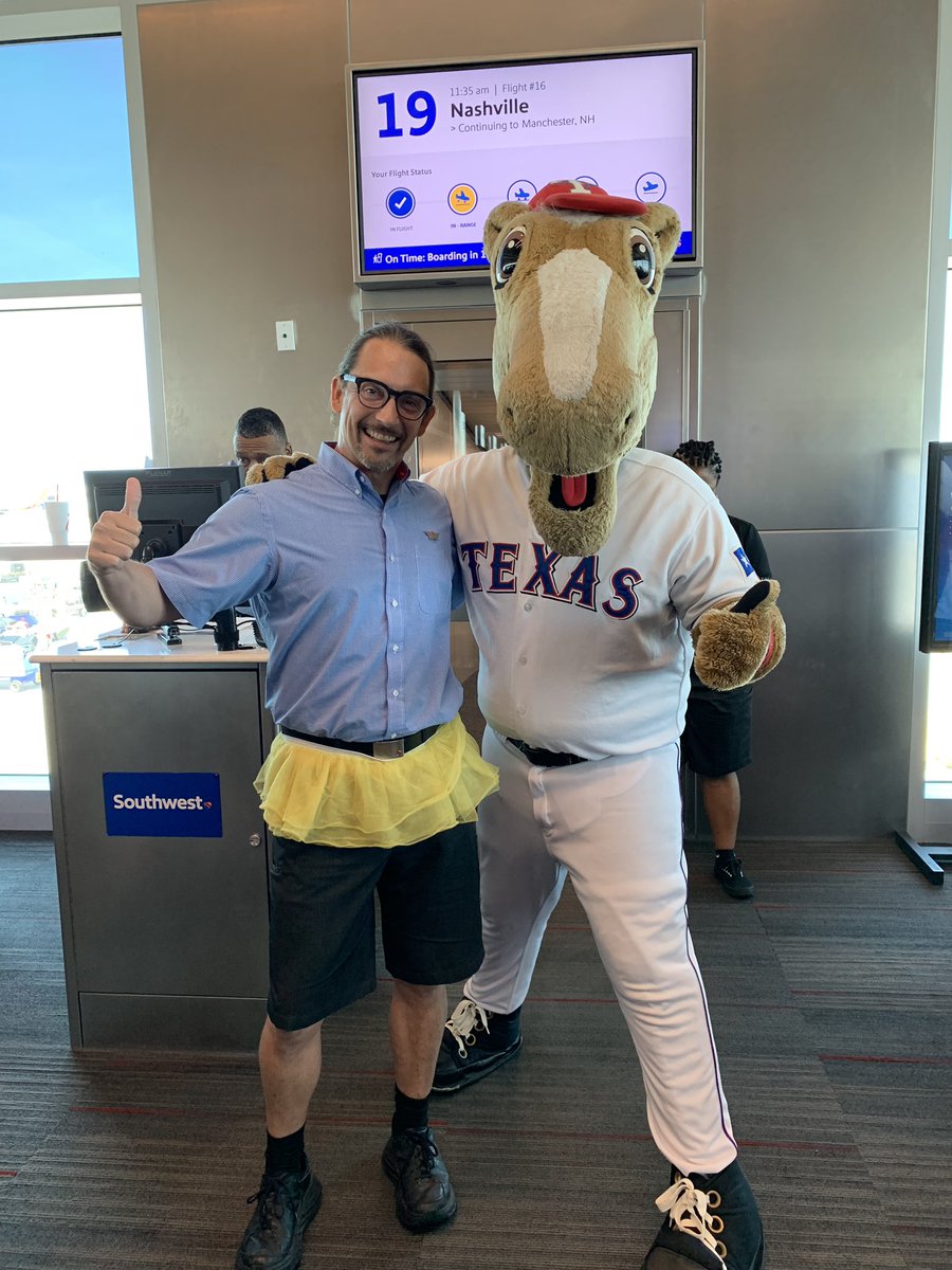 4_Another's tweet photo. @Rangers thanks for the LUV in Dallas!! https://t.co/jU2gT6ywW8
