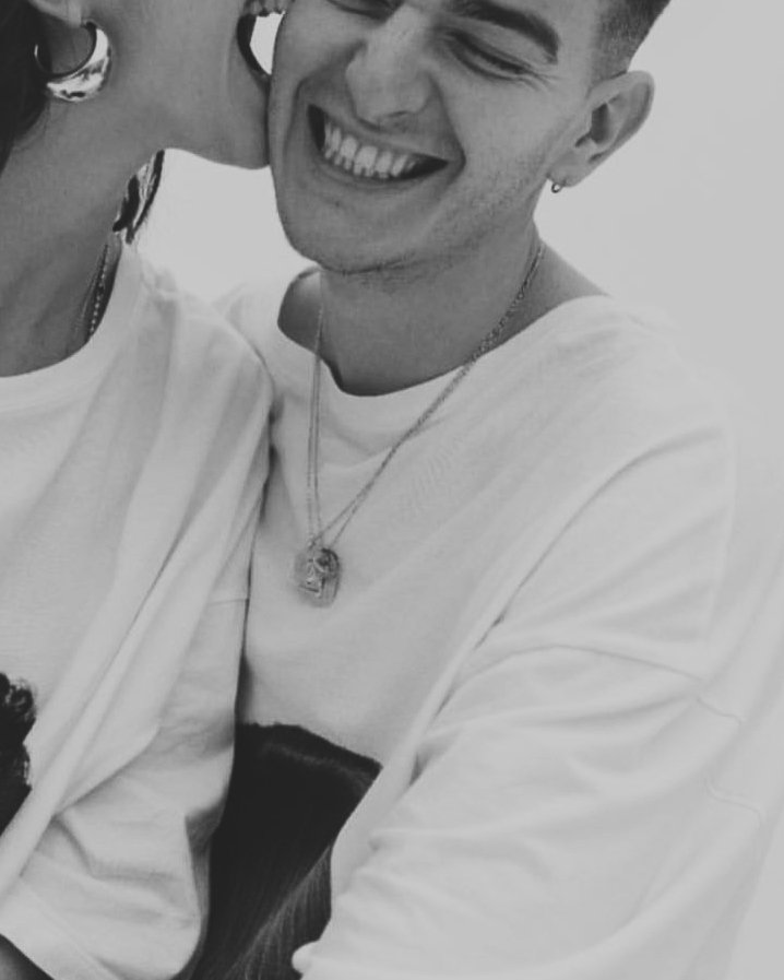 .
ᴍᴀʟɪʙÚ, ʙᴀʀʙɪᴇ, ᴛÚ ʏ ʏᴏ ᴇɴ ᴇʟ ɪɢʟÚ, ʏ ᴀʜᴏʀᴀ...