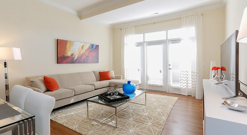 Wood-style flooring or carpet? There's no need to choose at Morehead West Luxury Apartments -- we offer both! ow.ly/Gg1k50vhodl