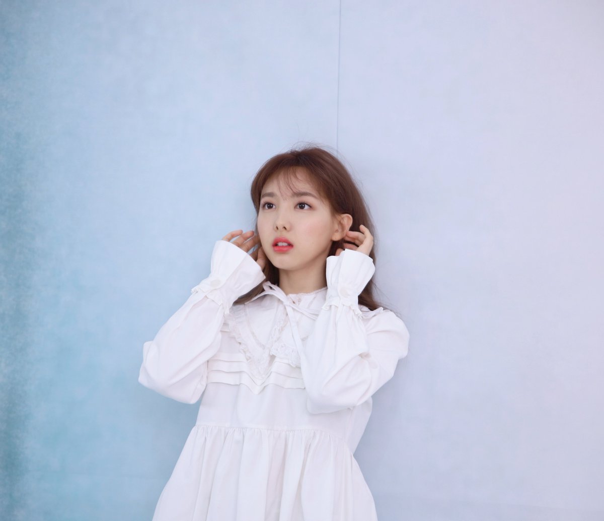 TWICE tweet media