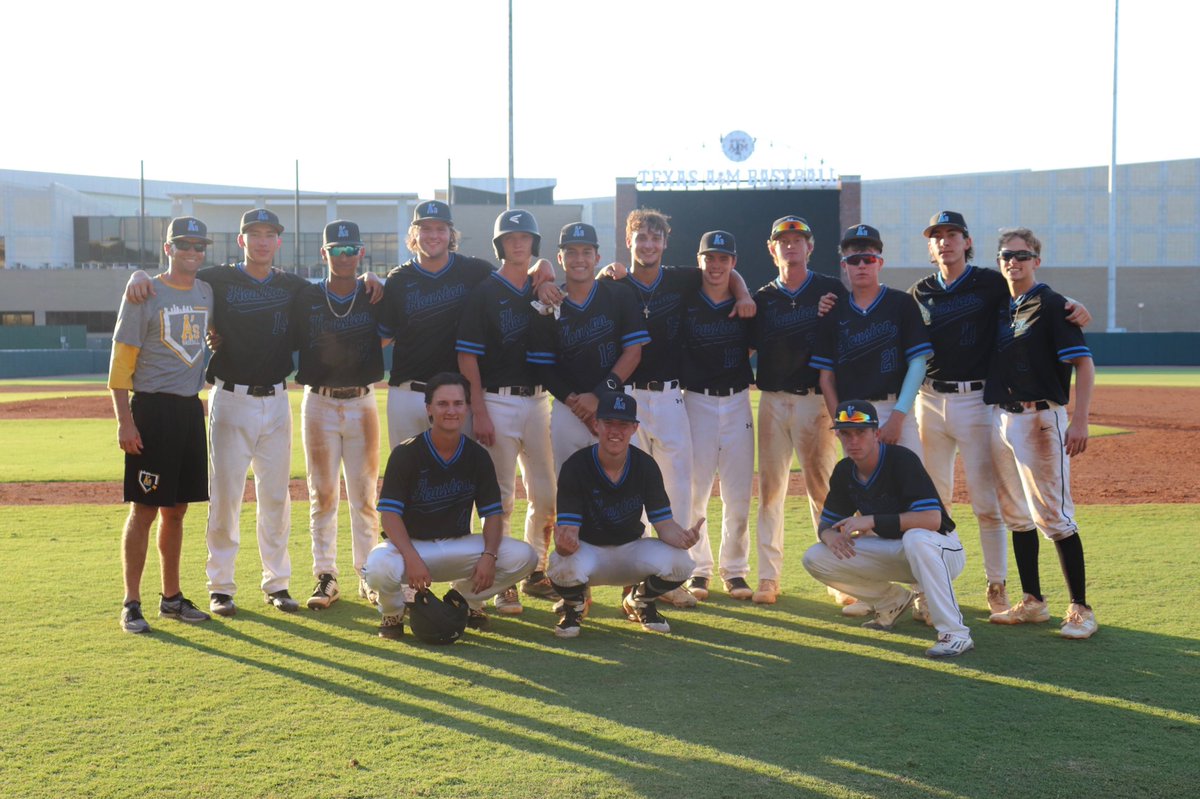 rhinopav's tweet photo. In the past 4 years playing with the @TheHAthletics I have developed both on the field and off the field as a man. My teammates have became brothers and created memories I’ll have all my life. Thanks to @RickyWatkins21 and all of the coaches who have helped me along the way. https://t.co/N8shticX0T