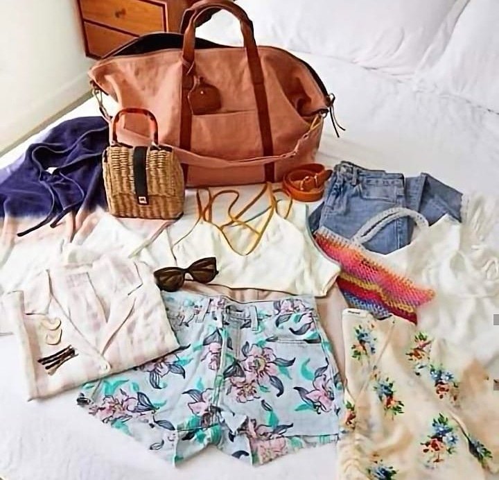 BTeelie's tweet image. In case packing for the long weekend fell off your to-do list.

Shop (aff) Here: bit.ly/2wiBxN7
🌞🌞🌞🌞🌞🌞 Shop our ultimate packing list 🏝️ *PS* 
#teelieturner #teelieblog  #trendylook #fashionable #fashiontrends #fashiontrends2019 #style #styleblogger