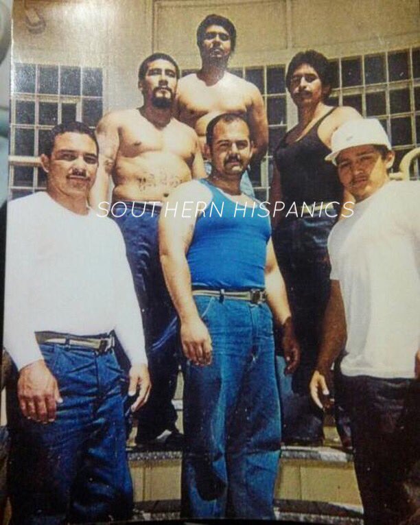 SoSideBarrios's tweet photo. Midgie EL SERENO, Pepe EIGHTEEN STREET, Carlos Bakersfield, Zap EL SERENO, Bobo ECHO PARQUE and Danny Boy HARPYS 
#elserenorifa
#varrioeighteenstreet
#echoparque
#harpys
#sur13
#sureños https://t.co/WrqJ8Akp5J