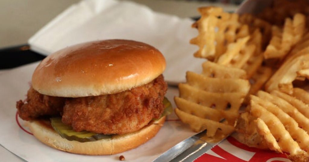 DH_ChickfilA's tweet image. Hungry?? We're open until 11:00pm #DistrictHeights #chickfila spreadtheword😉