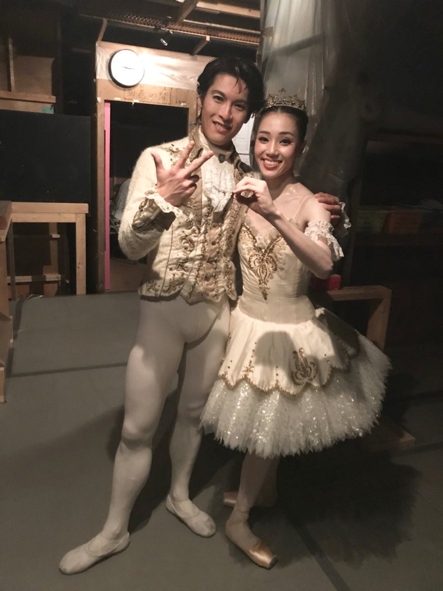 バレエシャンブルウエスト Pa Twitter 昨夜 終演後 小野絢子 さんと 福岡雄大 さんが第30回の記念ポーズをとって下さいました 新国立劇場バレエ団 お二人は8月1日の ガラコンサート にもご出演頂きます 皆様のご来場心よりお待ちしております 清里