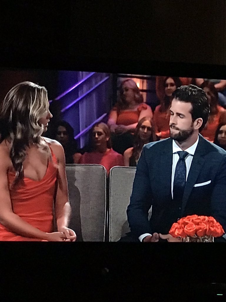 catherinepete's tweet image. the difference of these two pics... that’s all i’m gonna say
#TheBacheloretteFinale #TheBachelorette