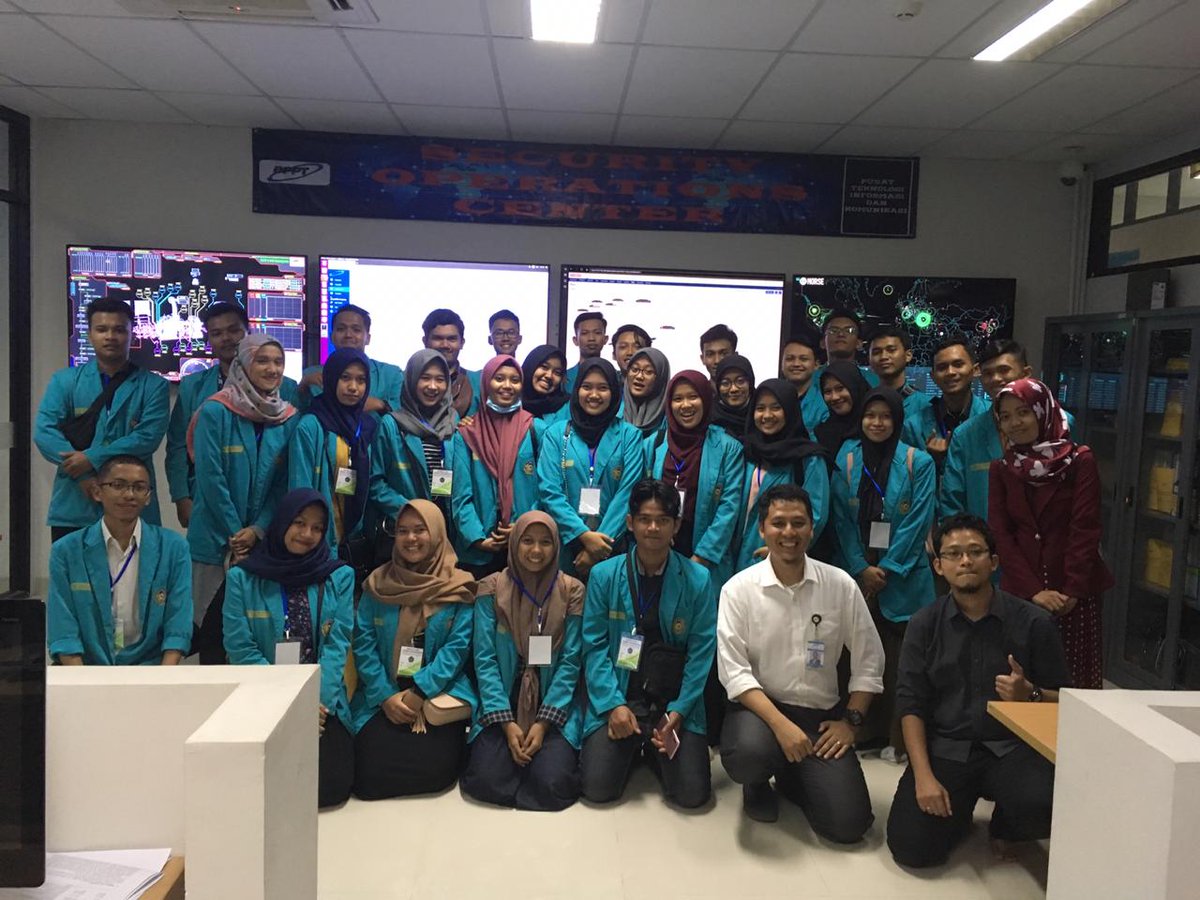 ptik_bppt's tweet image. Kunjungan mahasiswa Universitas Muhammadiyah Surakarta tanggal 30 Juli 2019 ke Laboratorium Inovasi PTIK BPPT 
#BPPTSolidSmartSpeed #PTIKBPPT #TIEMBPPT #teknologiuntuknegeri #inovasibppt