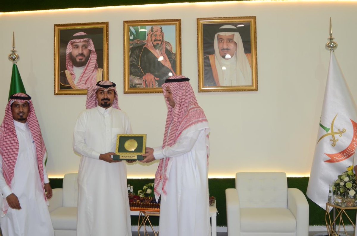 haql_2030's tweet photo. .
قام سعادة محافظً محافظة حقل الأستاذ خالد بن بندر الخريصي وأمين اللجنه السياحية الأستاذ عمر طلال أبو العز وعضو اللجنه السياحية الأستاذ صالح حميد العمراني بزيارة جناح رئاسة امن الدوله بمهرجان الورد والفاكهة بمدينة تبوك .. https://t.co/l89vxQGtat