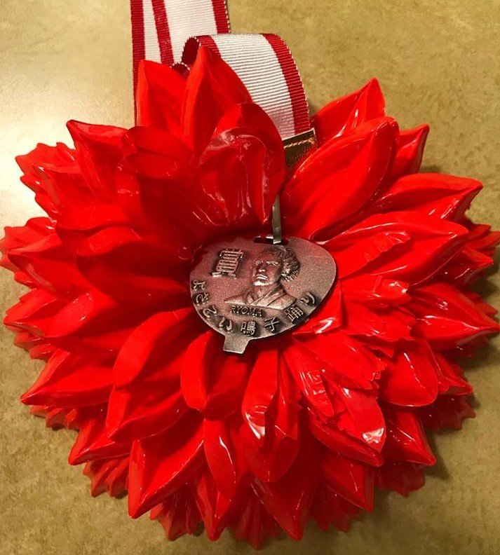 カツオ人間 よさこい祭り本祭まであと10日になったねぇ カツオちゃんは今年も四国銀行さんチームで一緒に踊るで 追手筋競演場で 花メダルもらえるように1日16時間練習しゆうき 毎晩ビールをゴンゴン飲みゆうけんど 体重が2キロも減ったがよ シュッとした