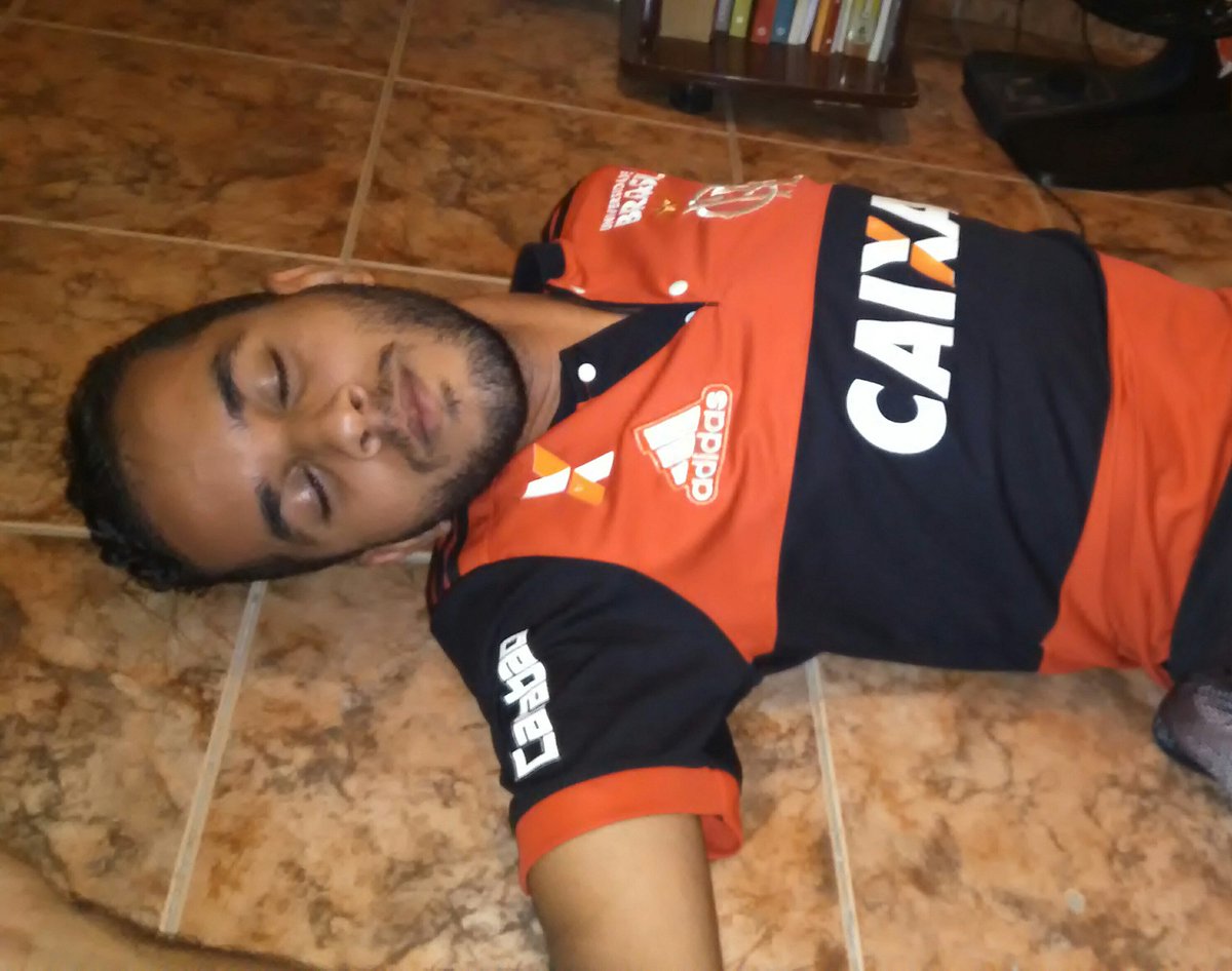 Lipe_Sou7's tweet photo. Hoje é dia de tomar calmante e sofrer rumo a classificação
#VamosVirarMengo #VamosFlamengo #60MILAPITOS @Flamengo https://t.co/ouw9Zw58A8