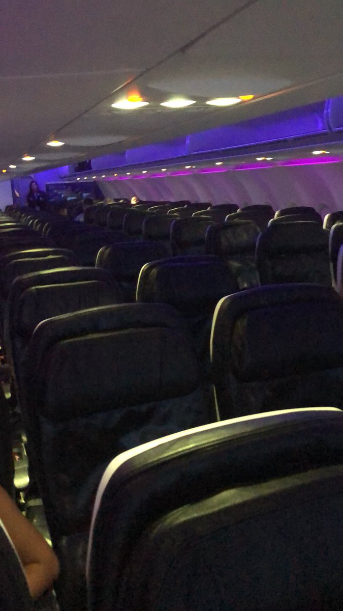 sbassel2's tweet image. Pretty dead flight. Vegas trips not so popular on Tuesday.