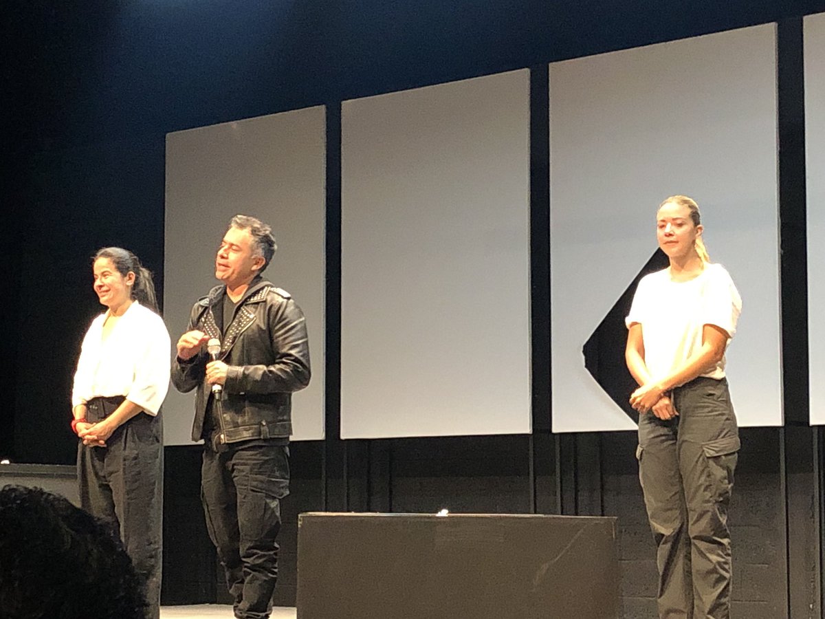 <a href="/HermanasObraMex/">Hermanas Obra Mex</a> lo que diga se queda corto ante lo que acabo de ver. Replico lo que alguien gritó: “esto es teatro”, lo complemento diciendo “estas son ACTRICES” <a href="/FernandaCGA/">Fernanda Castillo</a> <a href="/aramirezoficial/">Arcelia Ramírez</a> <a href="/teatro_milan/">Teatro Milán</a>