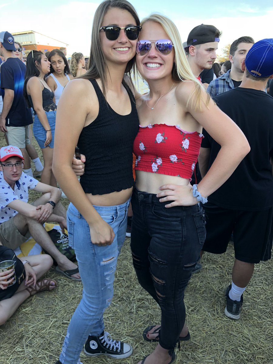 HaleyCzer's tweet photo. Happy birthday to one of my best friends 🎉 I hope you have the best day!! Love you and miss you lots ❤️❤�� @jillianblas https://t.co/0MysFx5p8H