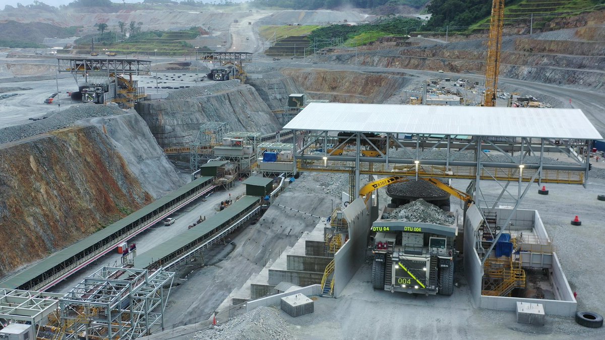 im_mining's tweet photo. In its Q2 2019 results #firstquantum said that its 4th & final #inpit #crusher at @Cobre_Panama was due to start up end-July. This shot shows double sided dumping with #ultraclass @Liebherr #T284 haul trucks into one of the crushers #FQM #futureofmining https://t.co/6n6C8ITKpr https://t.co/ZtmbyKKcZc