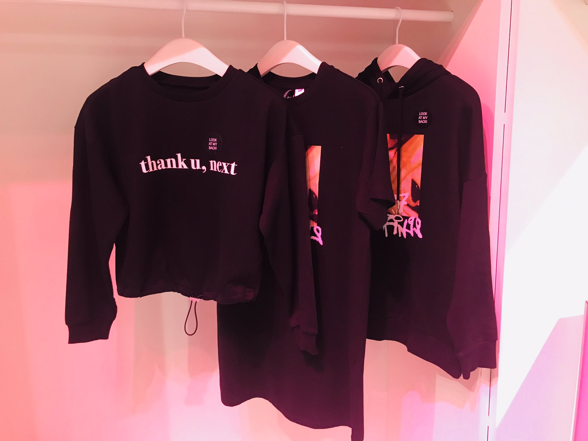 H M Japan イベントレポート 明日発売のアリアナ グランデ Thank U Next マーチ コレクション 当選した方だけが参加できる 先行ショッピングイベントを実施中 Thankunext アリアナグランデ Hm 展開店舗詳細 T Co Erc50kbbkw