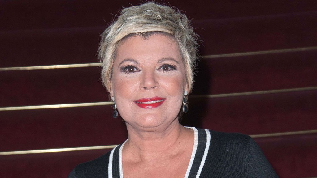 Terelu Campos posa en bañador por primera vez en 30 años: "Alejandro Sanz me regala mis nuevos pezones" bit.ly/313Ef6h