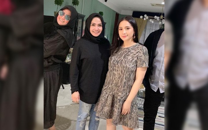 Nicky Astria Kenang Rieta Amilia sebagai Manajer Terbaik Hingga 'Dimusuhi' Nagita-Marsha Tengker wowkeren.com/berita/tampil/…