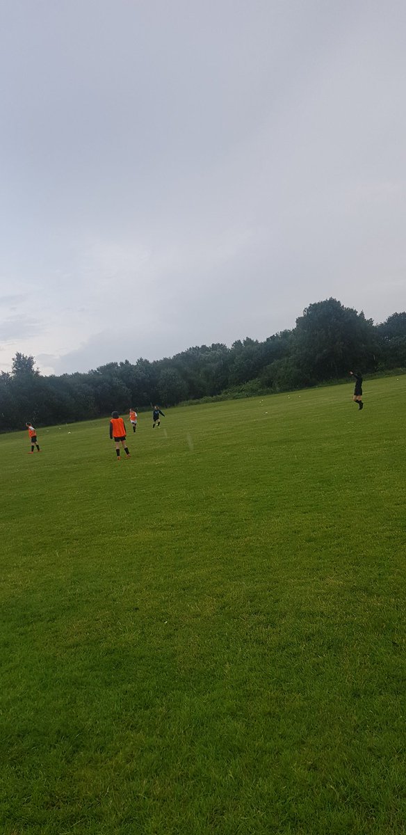 Intense training session ahead of the new season for our U15s lots of development ⚽️ most important lots of football ⚽️ @chorleyfc_women @ChorleyWomenRes @ChorleyFC_U18 #chorleyfcwomen