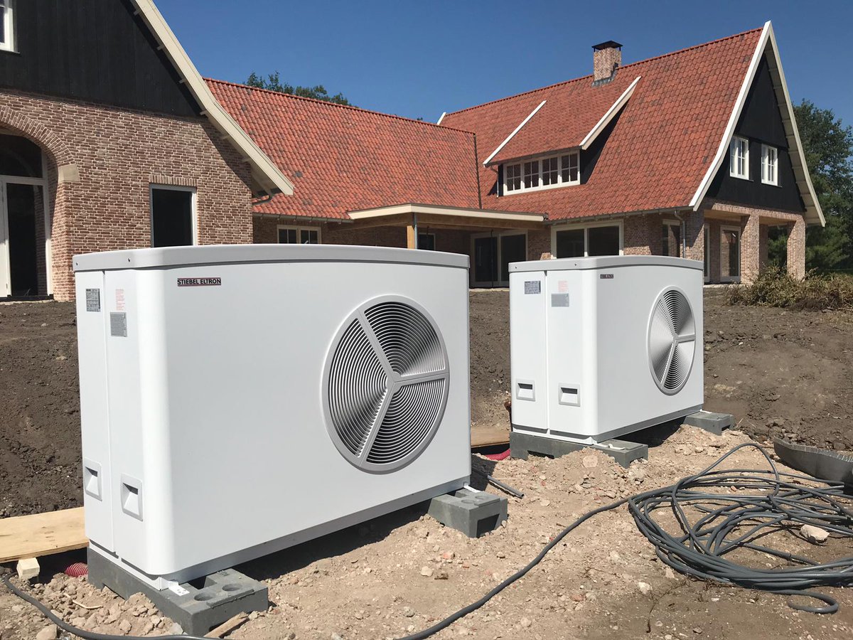 Bij Landgoed 't Borghuis in Losser hebben we een dubbele warmtepomp geïnstalleerd. Nadat we de laatste werkzaamheden hadden verricht is deze vorige week in bedrijf genomen! 😀 #gewoonmetaandacht