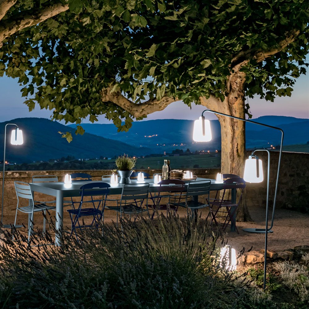 Make the most of summer evenings with Balad outdoor lighting by Fermob. With a battery life of up to 16 hours and three temperature settings, alfresco living has never been so simple.

#aria #design #outdoorlighting #fermob #gardenlighting #summer
