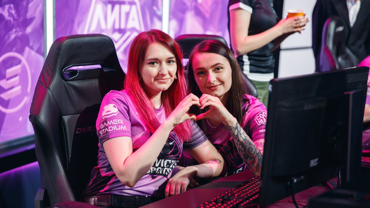vaevictismedia <a href="/ma_hell/">Asya Pleyko</a>  and Merao send you some love!

#vaevictis #leagueoflegends #vaevictisteam #lcl #girls #cybersport