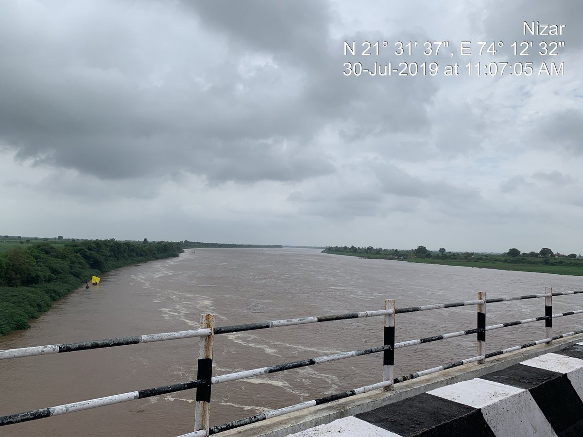 kaushikjadav's tweet photo. Visited villages which may be affected due to heavy discharge of water from Hathnoor dam in Maharashtra on Tapi river. Met Sarpanch and people of the village to aware them about the situation. @CollectorTapi @sdmnizar @GAS_2018 https://t.co/PUMToDlONQ