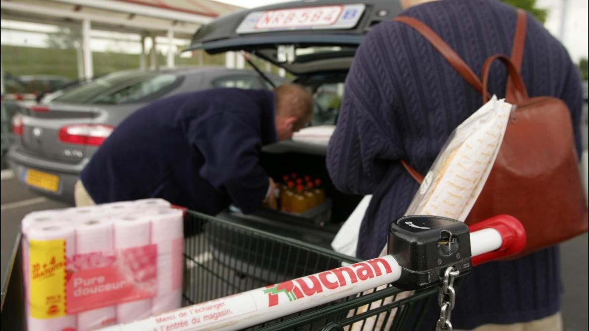 Les #achats transfrontaliers freinent l’industrie #agroalimentaire wallonne. Le secteur est en recul pour la 1ère fois depuis 6 ans au sud du pays. Les Belges achètent toujours plus d’ #aliments et de boissons dans les pays voisins. |buff.ly/2KdPfan <a href="/lesoir/">Le Soir</a> 
#foodretail