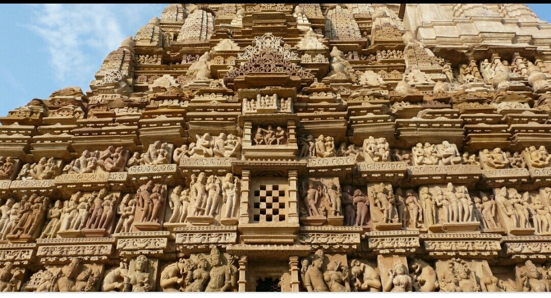 And yet, there is an intrigue around the erotic sculptures of Khajuraho that adorn the walls of these temples. Chandelas, who ruled over 1000 years ago built these monuments which represent love and lust in various forms.